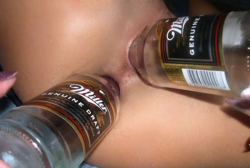 Пьяные телки садятся вагиной на бутылку сосут два члена порно фото