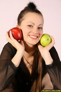 Девочка с яблоками photo #1