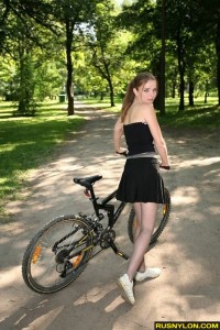 В парке на велосипеде photo #0