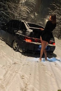 Девушки в колготках  и машины зимой photo #11